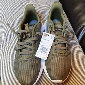 Adidas cloud foam comfort sneakers